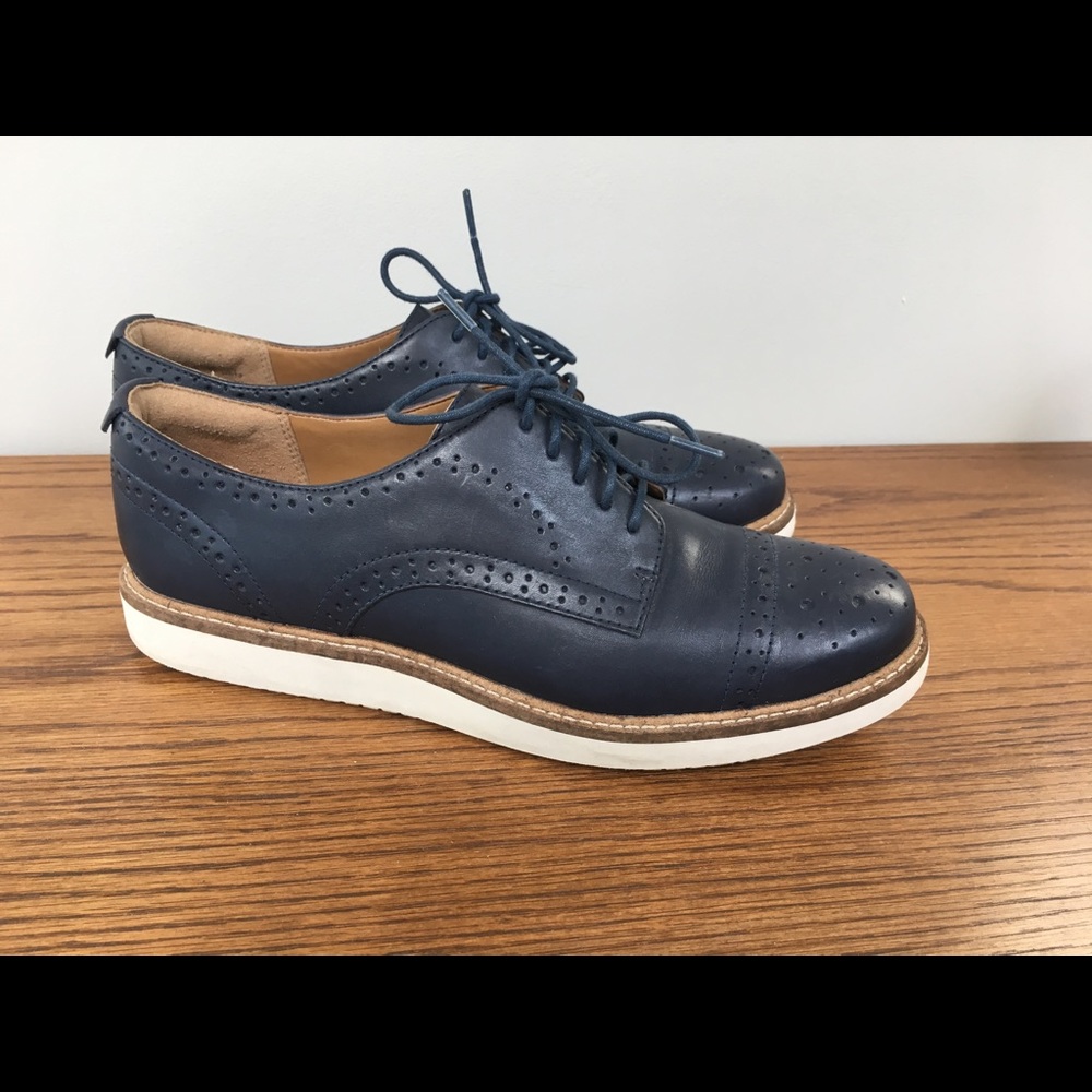 Clark’s platform oxfords. 7.5